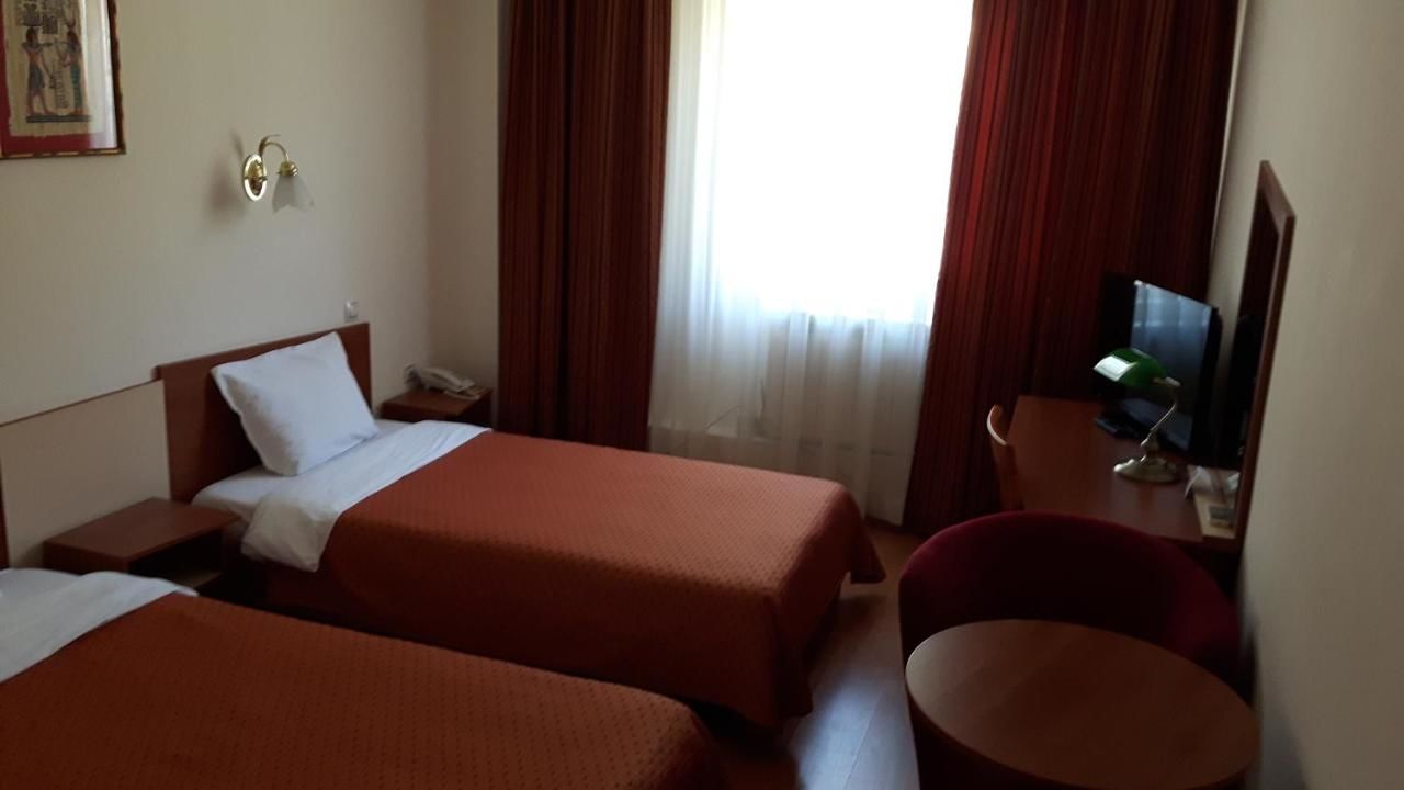 Отель Primavera 2 Hotel Пазарджик-33